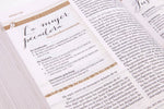 RVR 1960 Biblia de Estudio para Mujeres, azul floreado tela impresa con índice